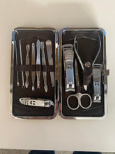Load image into Gallery viewer, 12 PIECE MANICURE SET F23
