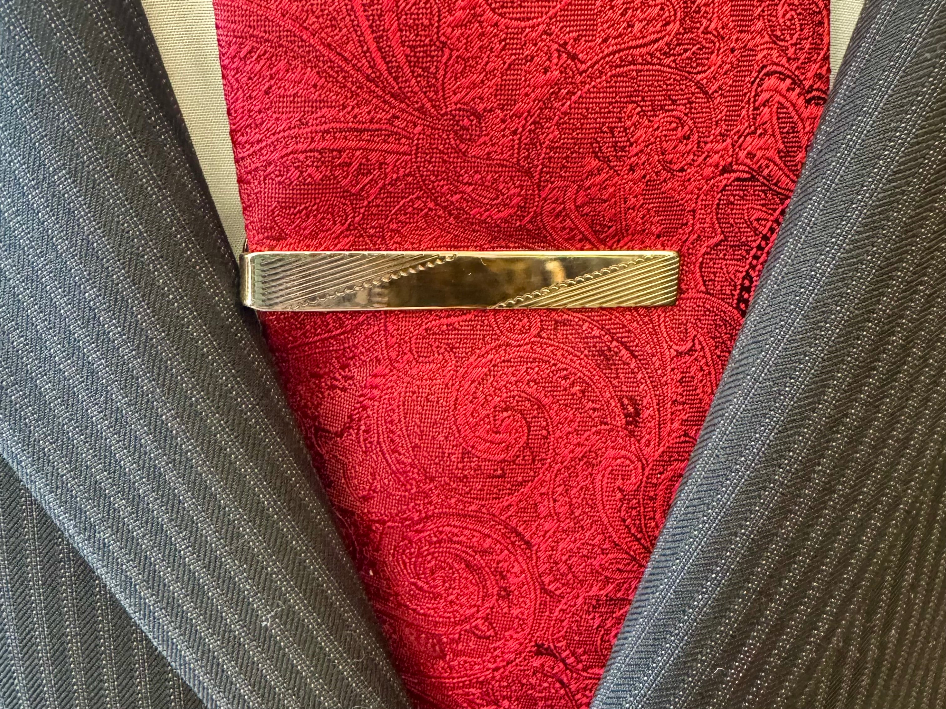 Slanted Lined Tie Bar