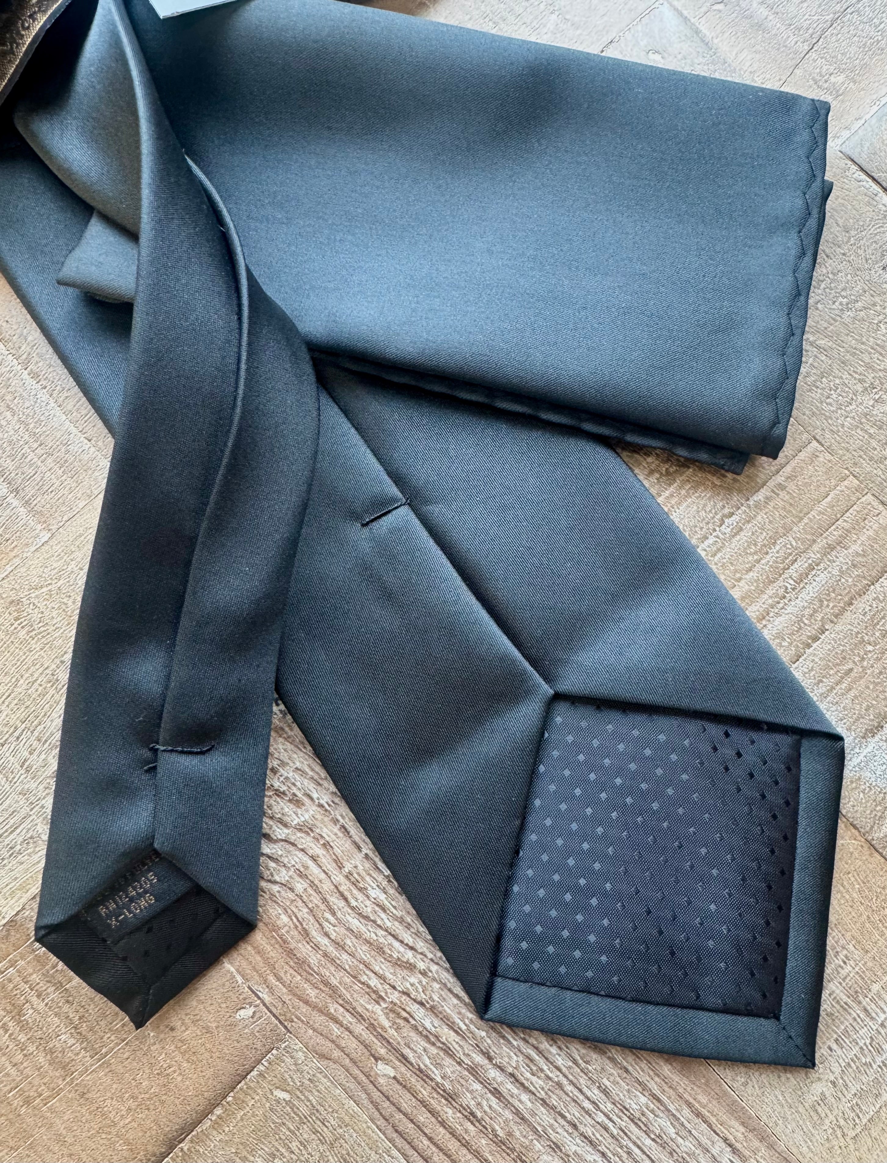 Micro Tech XL Tie & Hanky Set